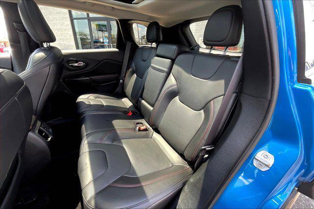 Photo of 2019 Hydro Blue Pearlcoat Jeep Cherokee