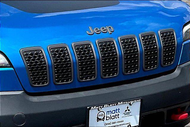Photo of 2019 Hydro Blue Pearlcoat Jeep Cherokee