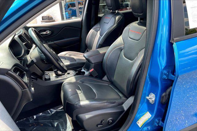 Photo of 2019 Hydro Blue Pearlcoat Jeep Cherokee