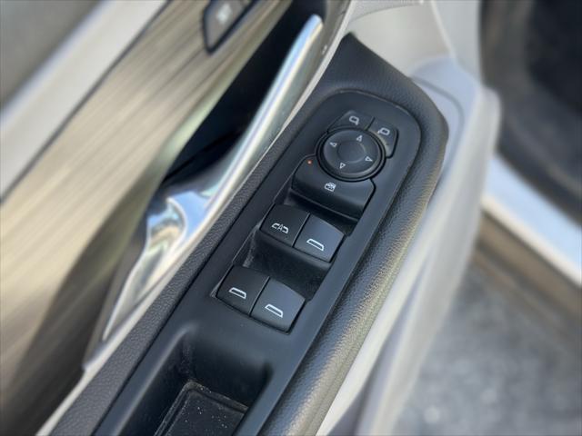 Photo of 2022 White Frost Tricoat GMC Terrain