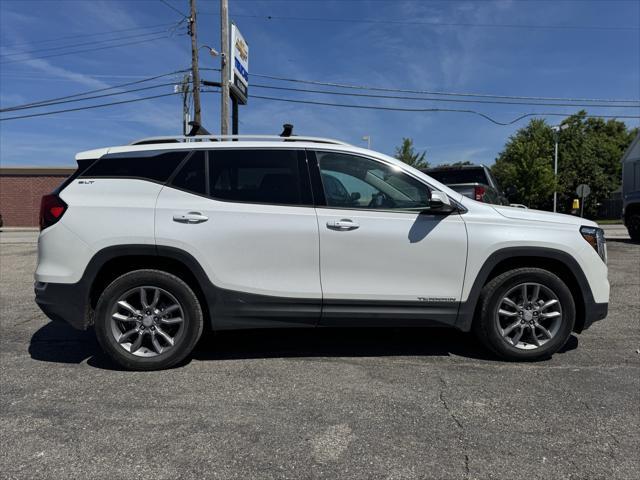 Photo of 2022 White Frost Tricoat GMC Terrain