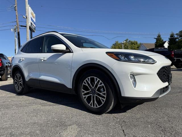Photo of 2020 Star White Metallic Tri-Coat Ford Escape