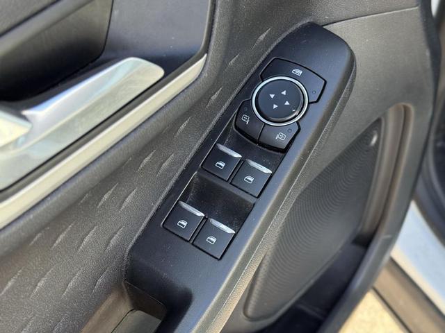Photo of 2020 Star White Metallic Tri-Coat Ford Escape