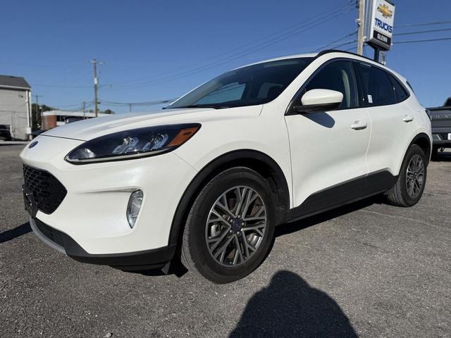 Photo of 2020 Star White Metallic Tri-Coat Ford Escape