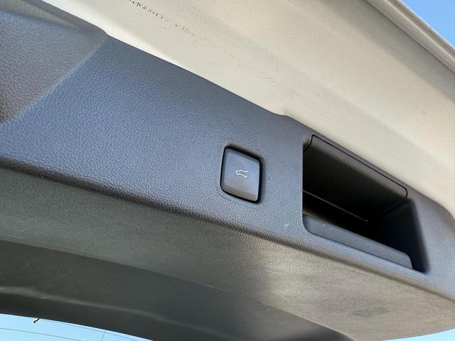 Photo of 2020 Star White Metallic Tri-Coat Ford Escape