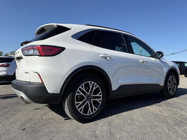 Photo of 2020 Star White Metallic Tri-Coat Ford Escape