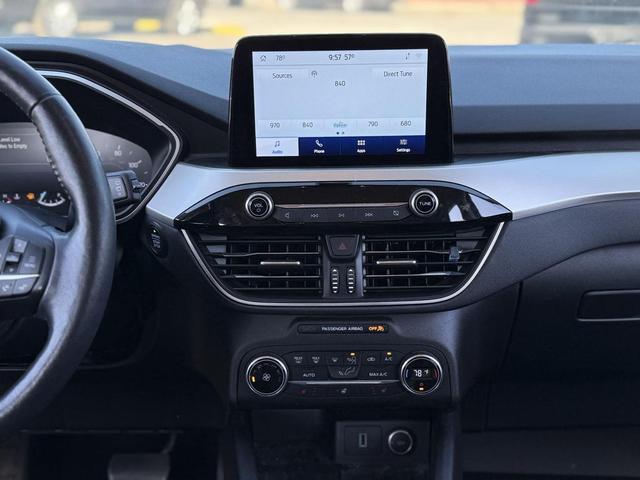 Photo of 2020 Star White Metallic Tri-Coat Ford Escape