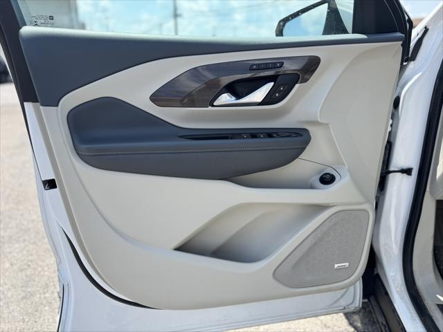 Photo of 2022 Summit White GMC Terrain
