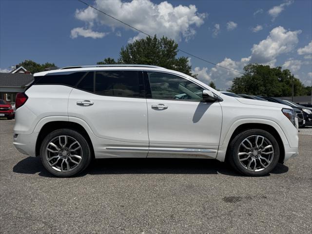 Photo of 2022 Summit White GMC Terrain