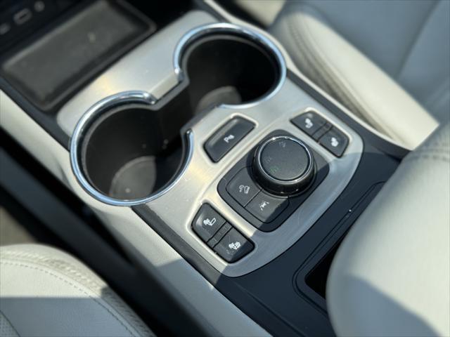 Photo of 2022 Summit White GMC Terrain