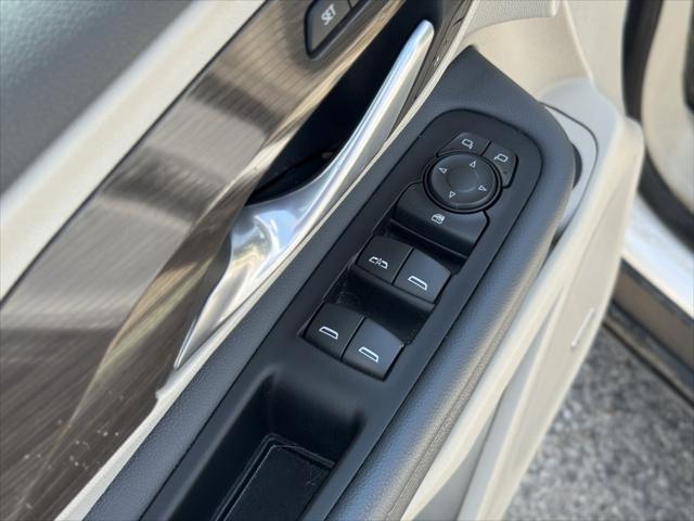 Photo of 2022 Summit White GMC Terrain