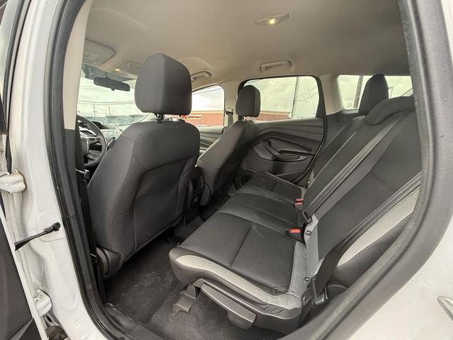 Photo of 2016 Oxford White Ford Escape