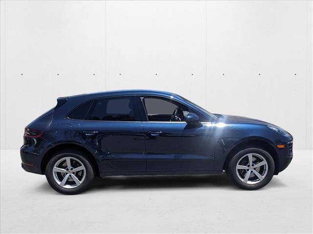 Photo of 2018 Blue Porsche Macan