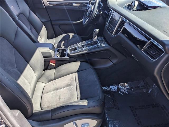 Photo of 2018 Blue Porsche Macan