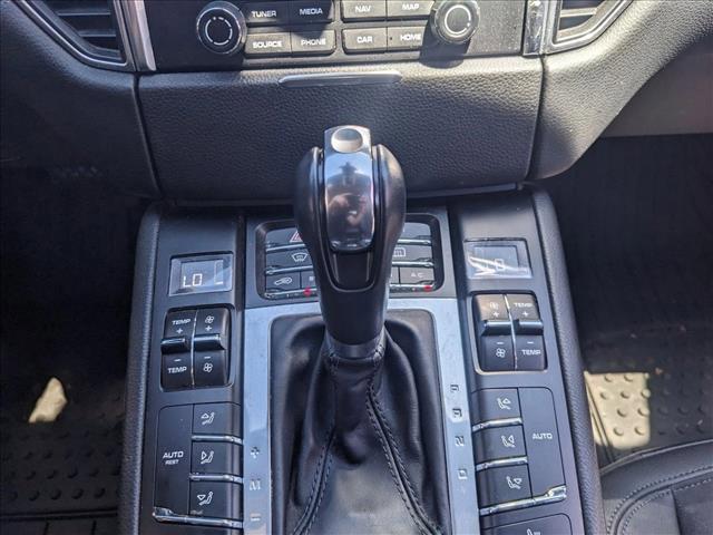 Photo of 2018 Blue Porsche Macan