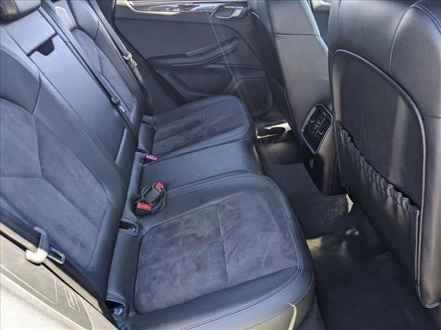 Photo of 2018 Blue Porsche Macan