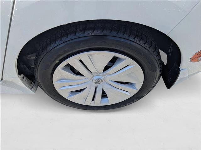 Photo of 2019 Glacier White Nissan Leaf