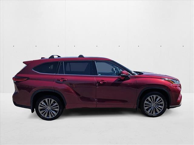 Photo of 2022 Ruby Flare Pearl Toyota Highlander