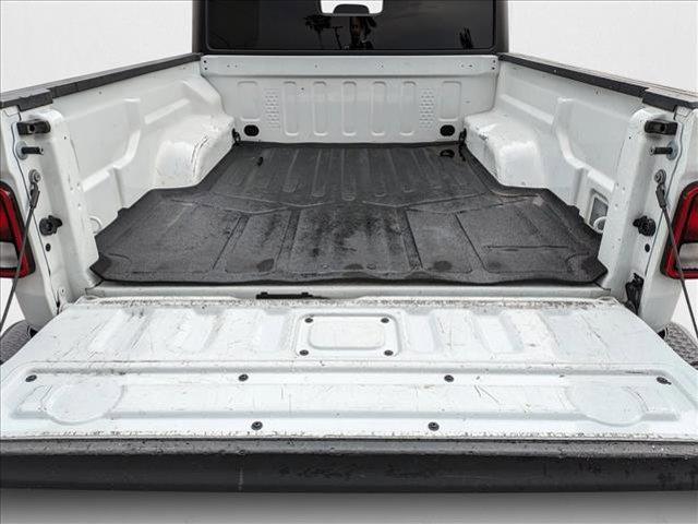 Photo of 2022 Bright White Clearcoat Jeep Gladiator