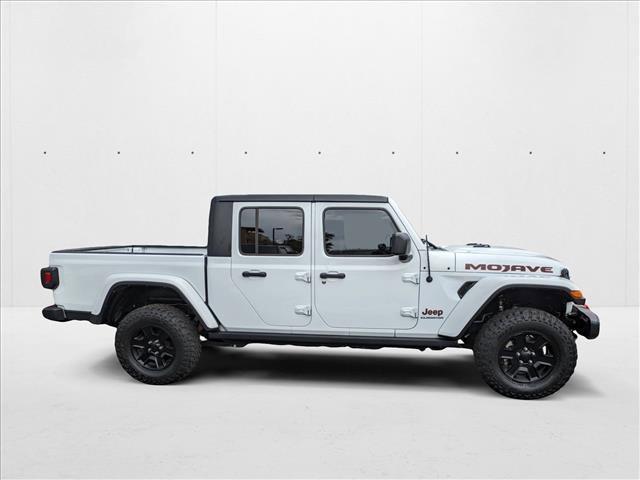 Photo of 2022 Bright White Clearcoat Jeep Gladiator