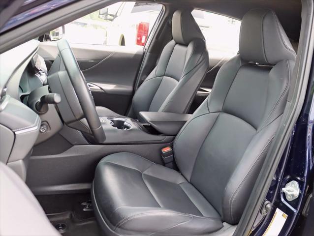 Photo of 2024 Blue Toyota Venza