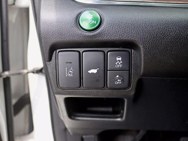 Photo of 2015 White Honda CR-V