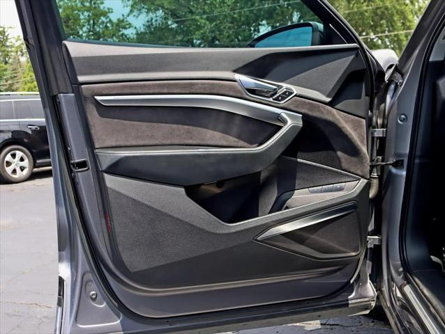Photo of 2019 Gray Audi e-tron