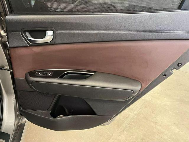 Photo of 2017 Titanium Silver Kia Optima