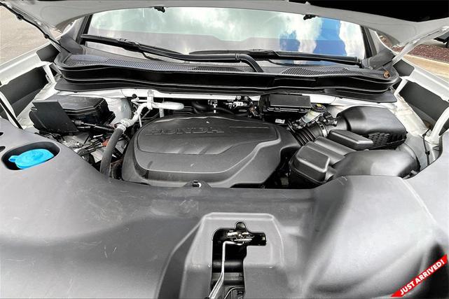 Photo of 2023 Platinum White Pearl Honda Passport