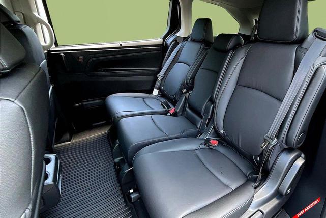 Photo of 2026 Platinum White Pearl Honda Odyssey