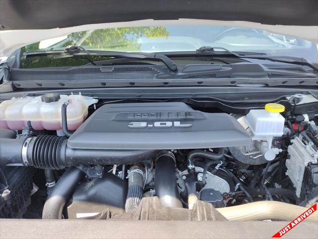 Photo of 2022 Bright White Clearcoat RAM 1500