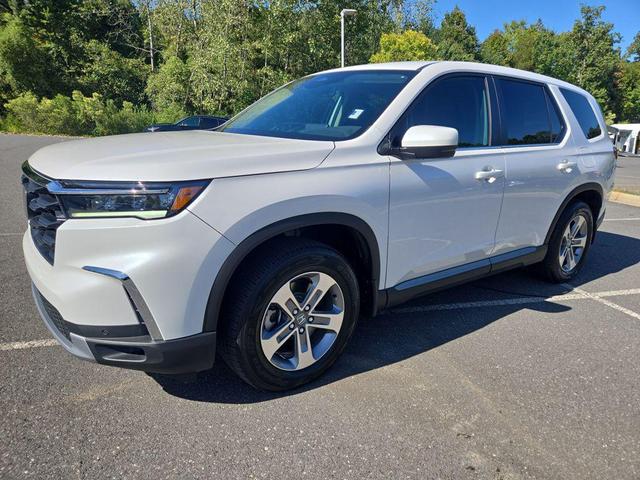 Photo of 2025 Platinum White Pearl Honda Pilot