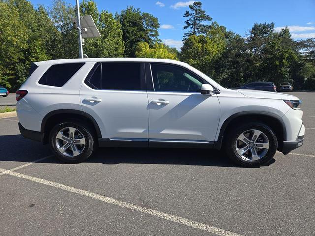 Photo of 2025 Platinum White Pearl Honda Pilot