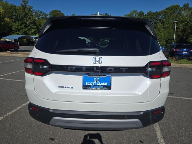 Photo of 2025 Platinum White Pearl Honda Pilot