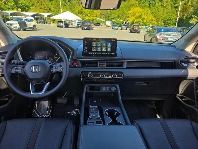 Photo of 2025 Platinum White Pearl Honda Pilot