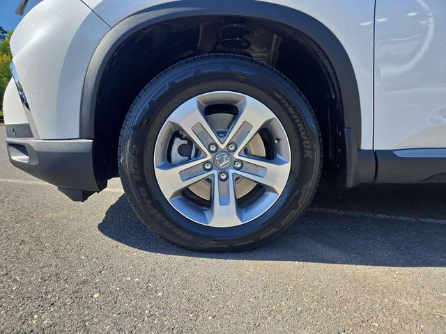 Photo of 2025 Platinum White Pearl Honda Pilot