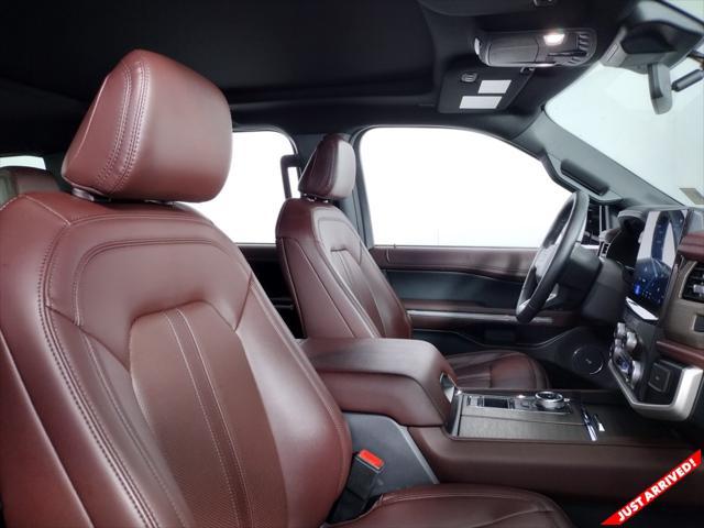 Photo of 2024 Gray Metallic Ford Expedition