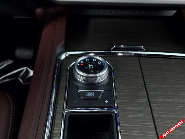 Photo of 2024 Gray Metallic Ford Expedition