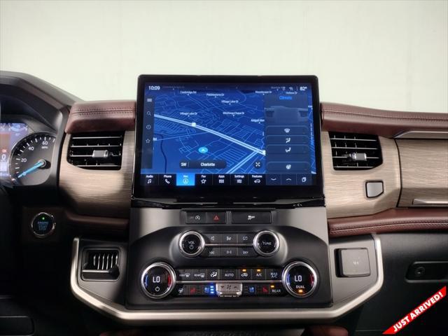 Photo of 2024 Gray Metallic Ford Expedition