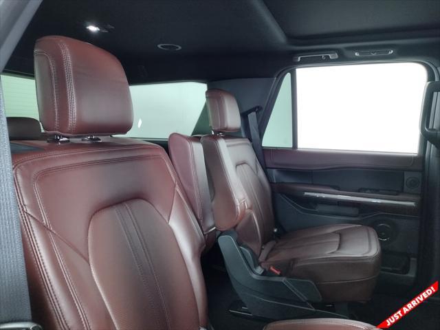Photo of 2024 Gray Metallic Ford Expedition