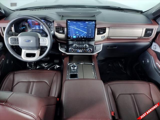 Photo of 2024 Gray Metallic Ford Expedition