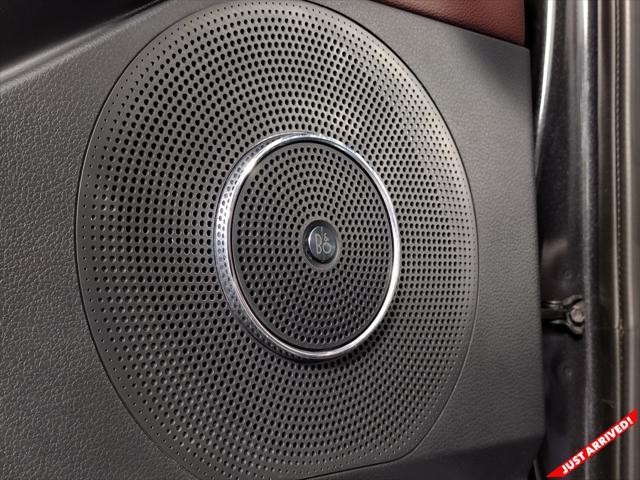 Photo of 2024 Gray Metallic Ford Expedition