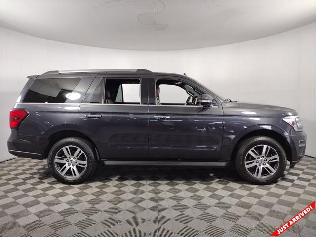 Photo of 2024 Gray Metallic Ford Expedition