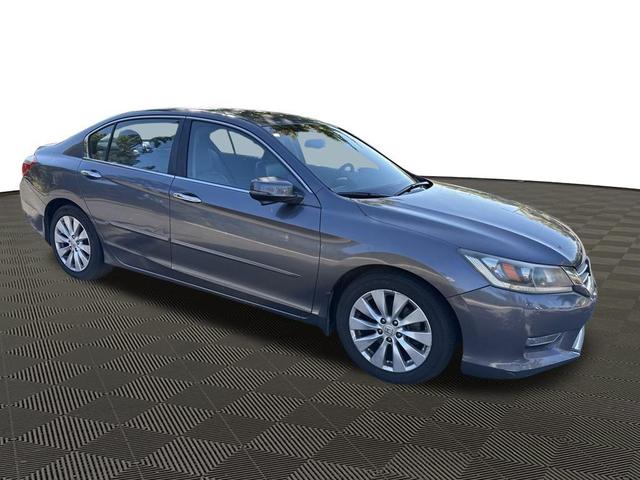 Photo of 2013 White Orchid Pearl Honda Accord