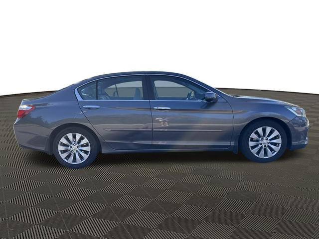 Photo of 2013 White Orchid Pearl Honda Accord