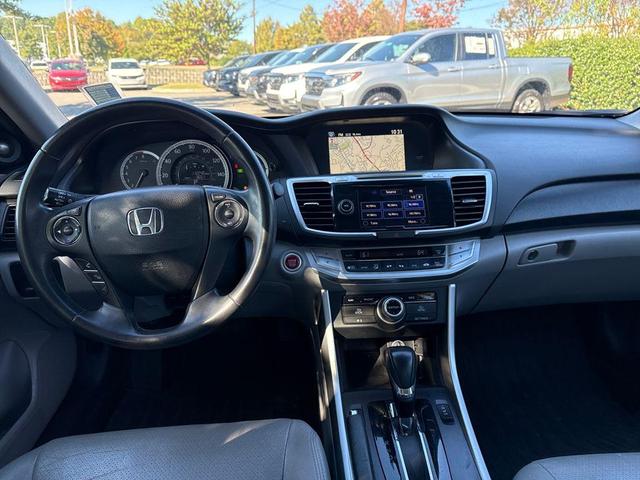 Photo of 2013 White Orchid Pearl Honda Accord