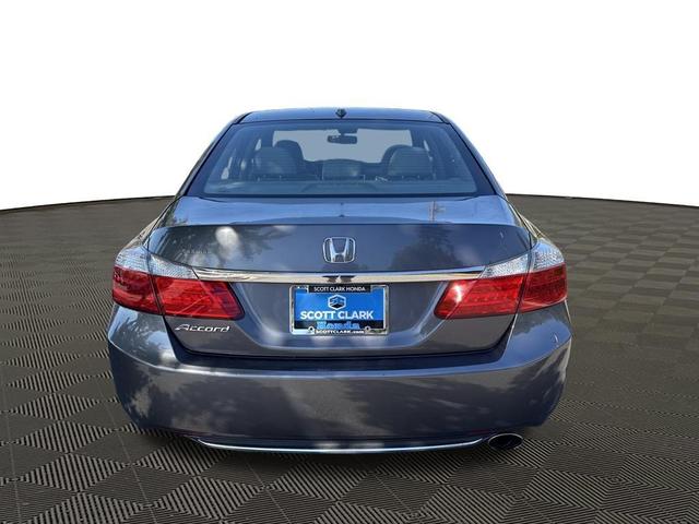 Photo of 2013 White Orchid Pearl Honda Accord