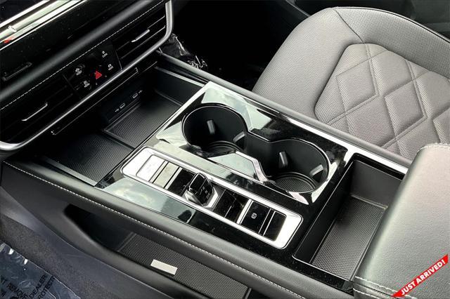 Photo of 2024 Deep Black Pearl Volkswagen Atlas
