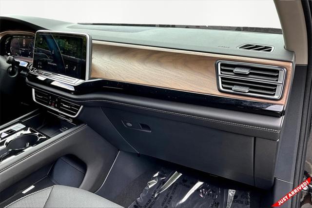 Photo of 2024 Deep Black Pearl Volkswagen Atlas