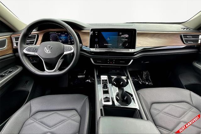 Photo of 2024 Deep Black Pearl Volkswagen Atlas